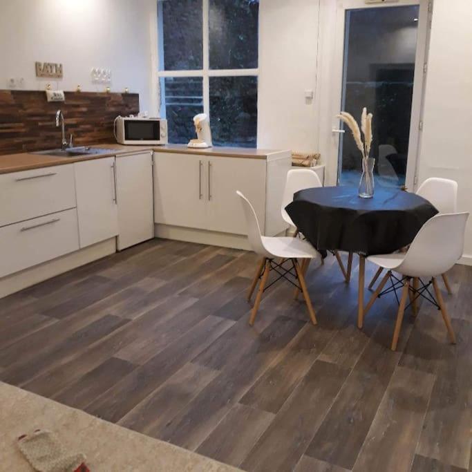 Appartement Agreable Au Centre Wifi Saint-Léonard-de-Noblat Exterior photo